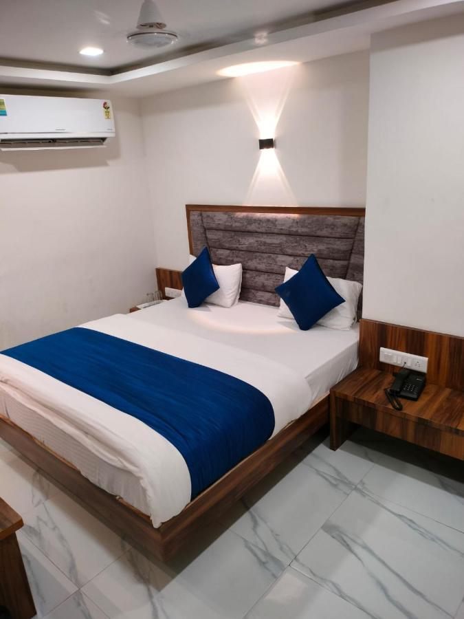 Hotel Ozone,อาเมดาบัด ภายนอก รูปภาพ