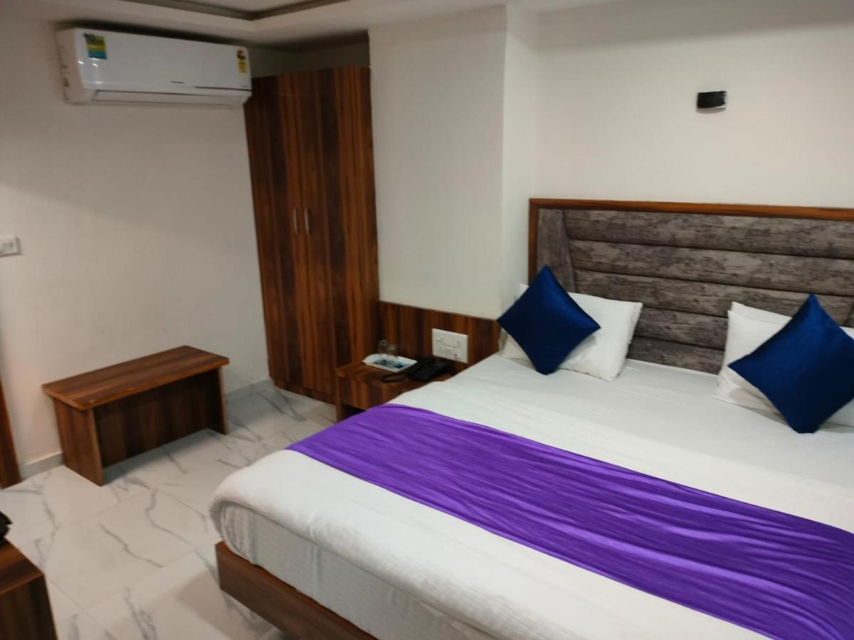 Hotel Ozone,อาเมดาบัด ภายนอก รูปภาพ