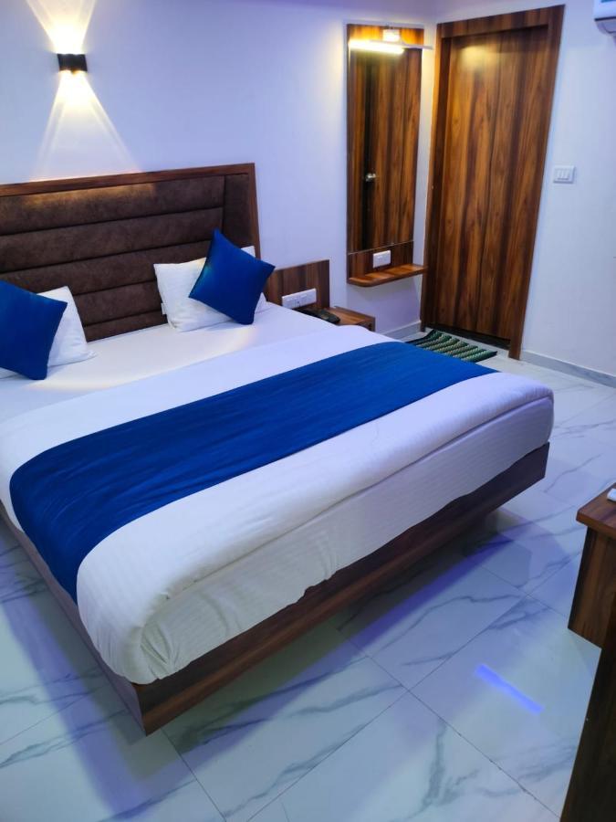 Hotel Ozone,อาเมดาบัด ภายนอก รูปภาพ