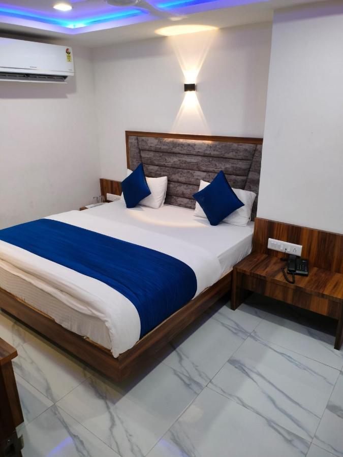 Hotel Ozone,อาเมดาบัด ภายนอก รูปภาพ
