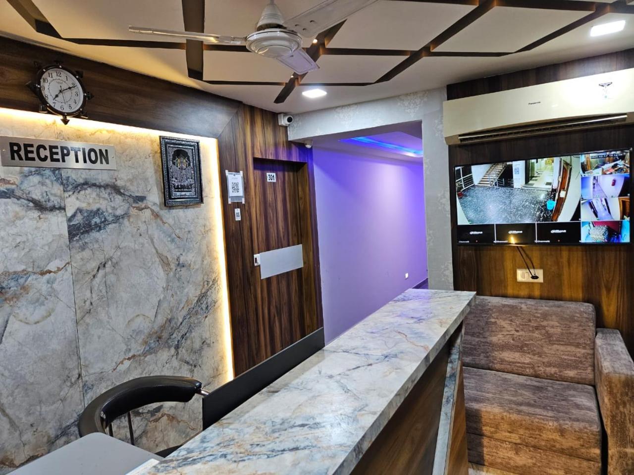 Hotel Ozone,อาเมดาบัด ภายนอก รูปภาพ