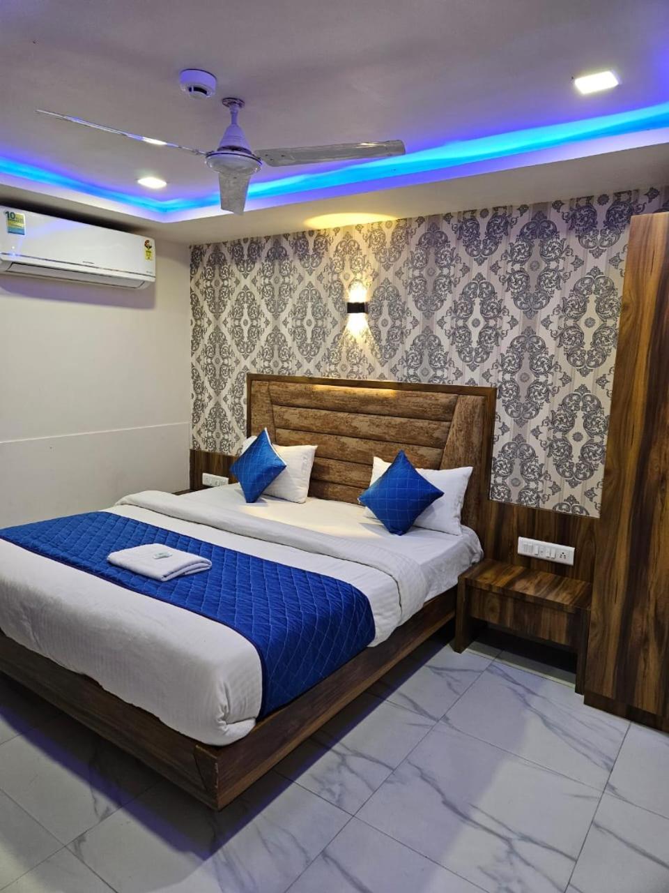 Hotel Ozone,อาเมดาบัด ภายนอก รูปภาพ