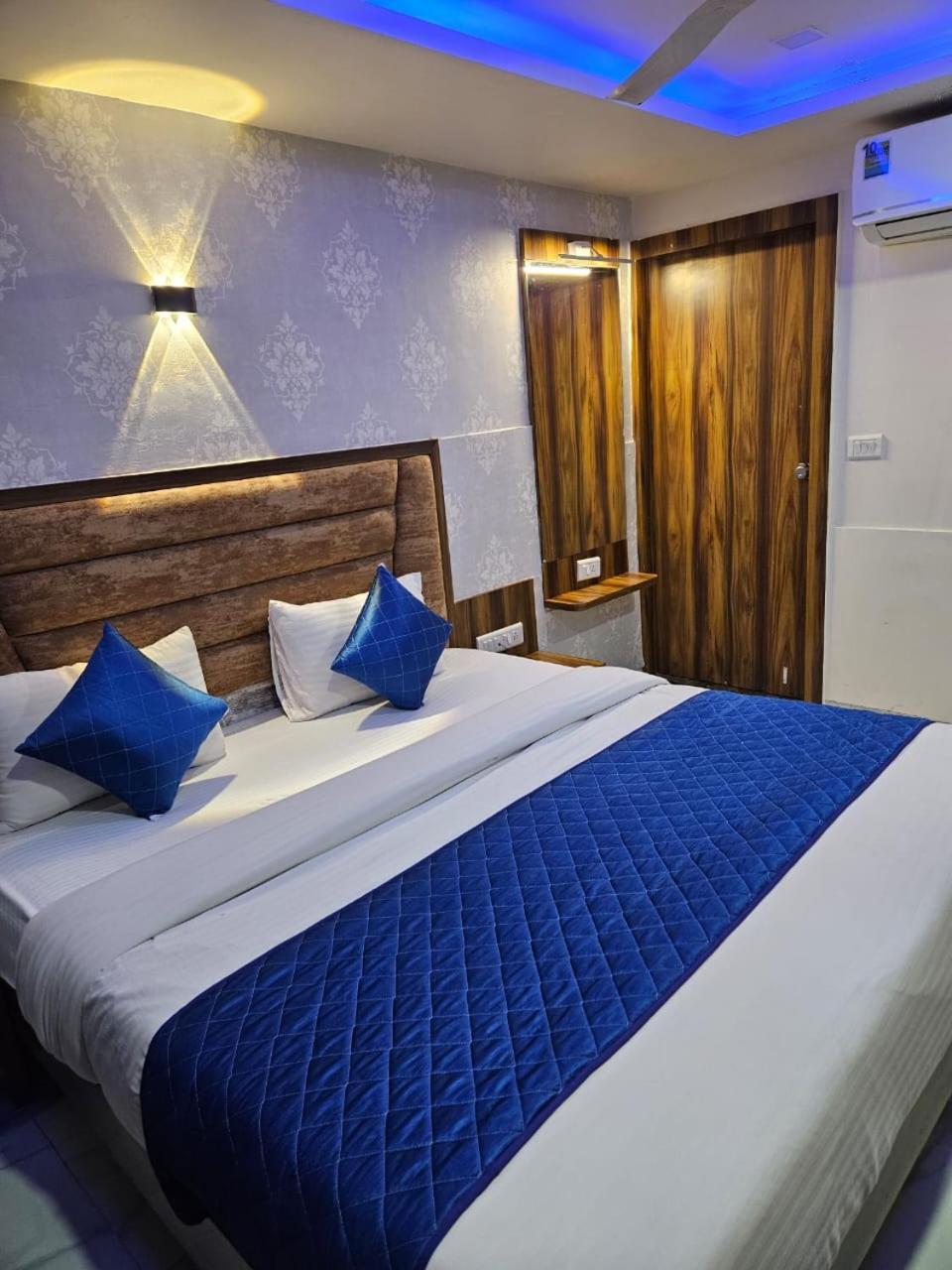 Hotel Ozone,อาเมดาบัด ภายนอก รูปภาพ