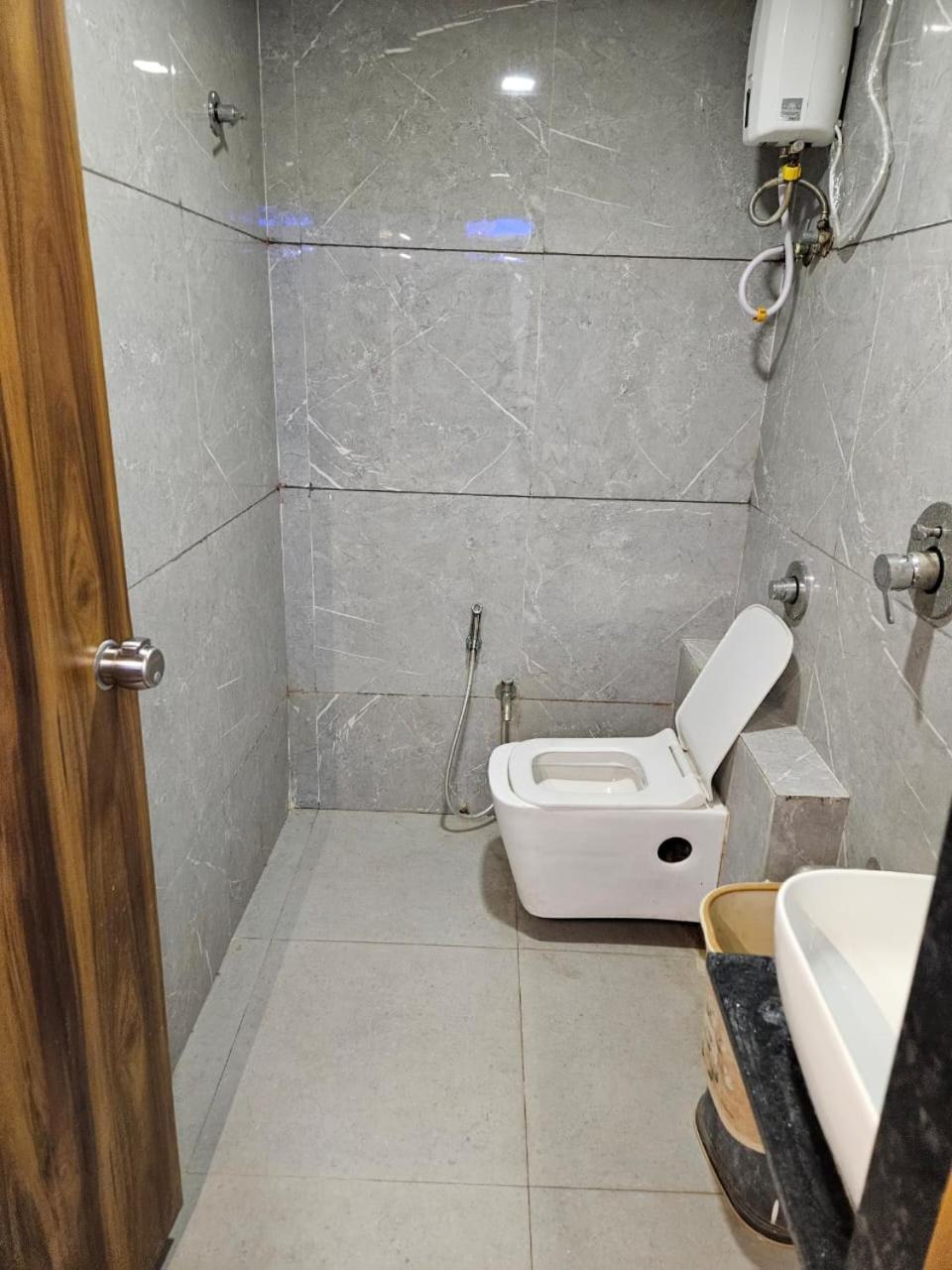 Hotel Ozone,อาเมดาบัด ภายนอก รูปภาพ