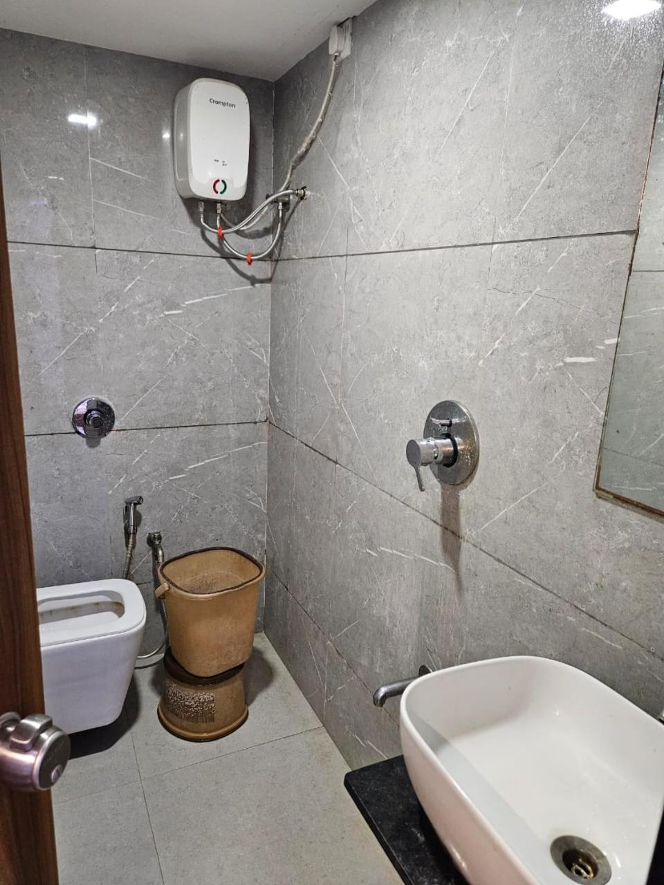 Hotel Ozone,อาเมดาบัด ภายนอก รูปภาพ