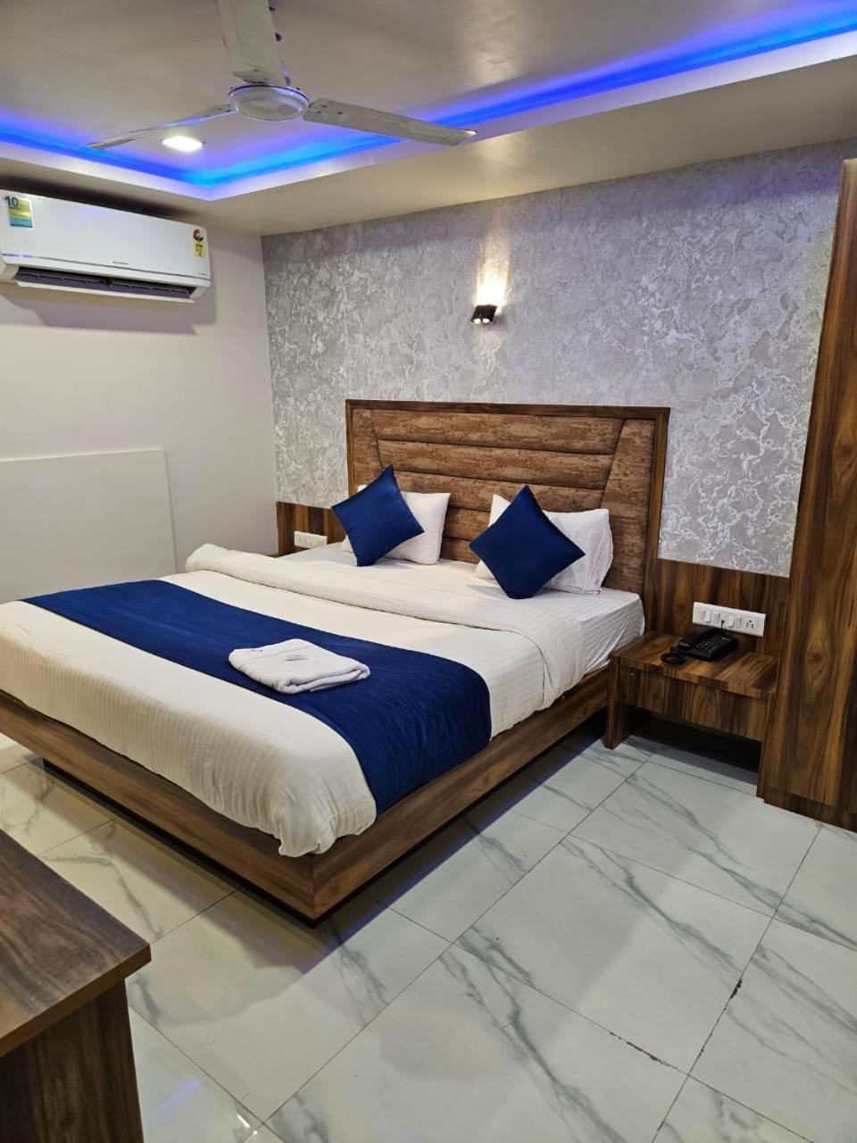 Hotel Ozone,อาเมดาบัด ภายนอก รูปภาพ