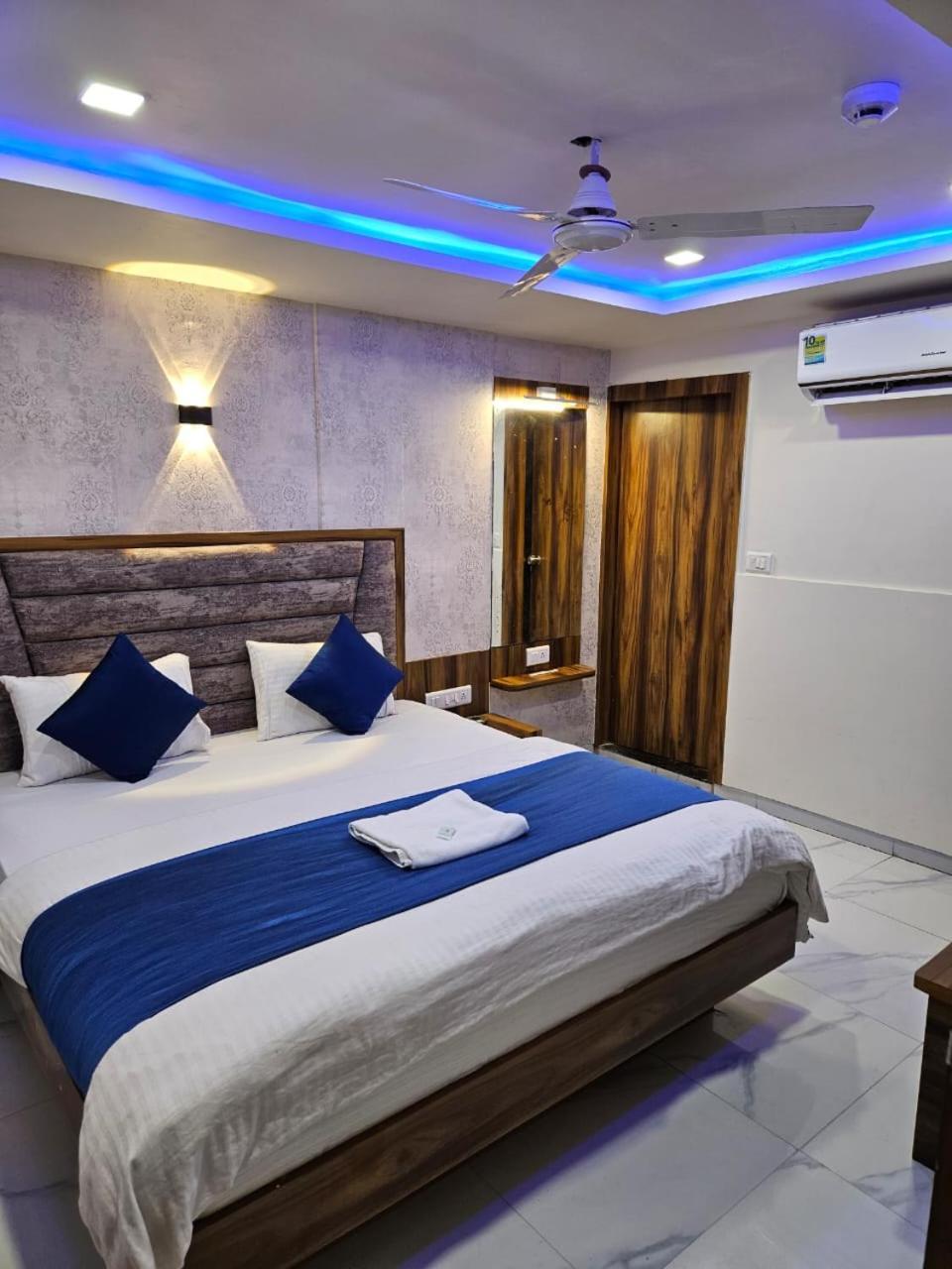 Hotel Ozone,อาเมดาบัด ภายนอก รูปภาพ