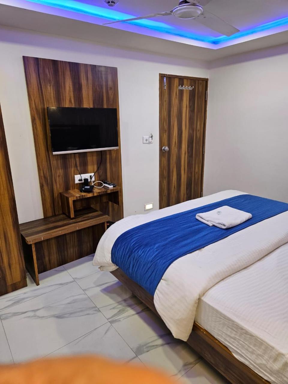 Hotel Ozone,อาเมดาบัด ภายนอก รูปภาพ
