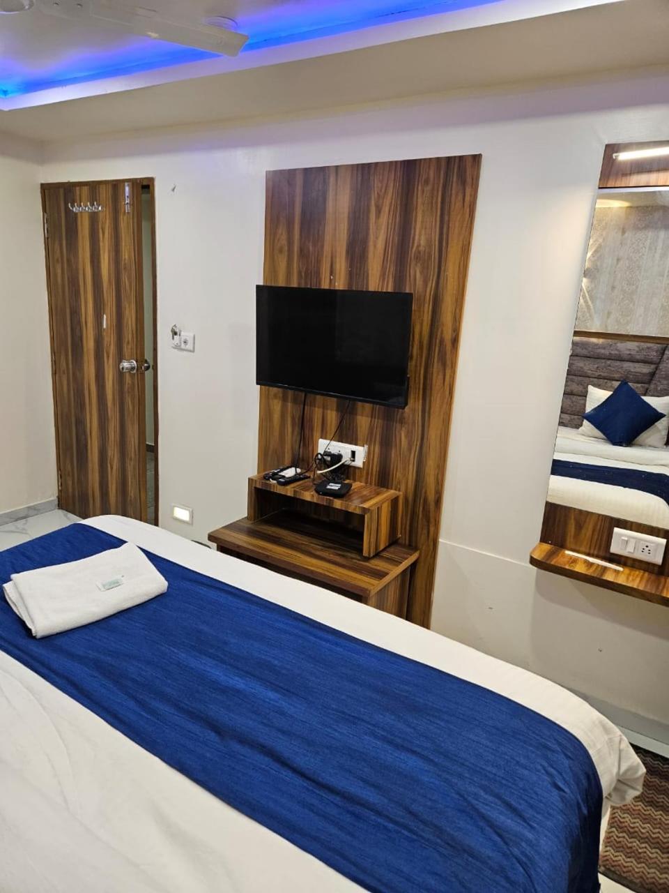 Hotel Ozone,อาเมดาบัด ภายนอก รูปภาพ