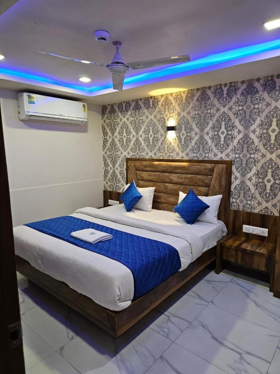 Hotel Ozone,อาเมดาบัด ภายนอก รูปภาพ