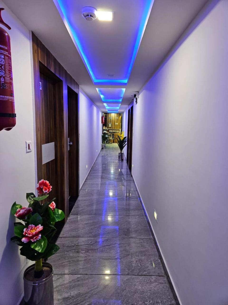 Hotel Ozone,อาเมดาบัด ภายนอก รูปภาพ