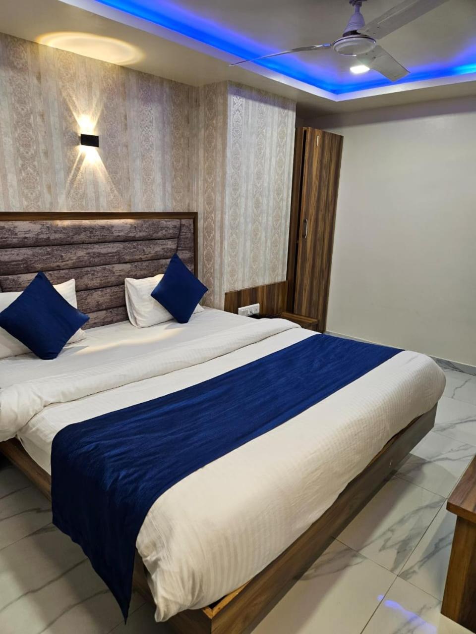 Hotel Ozone,อาเมดาบัด ภายนอก รูปภาพ