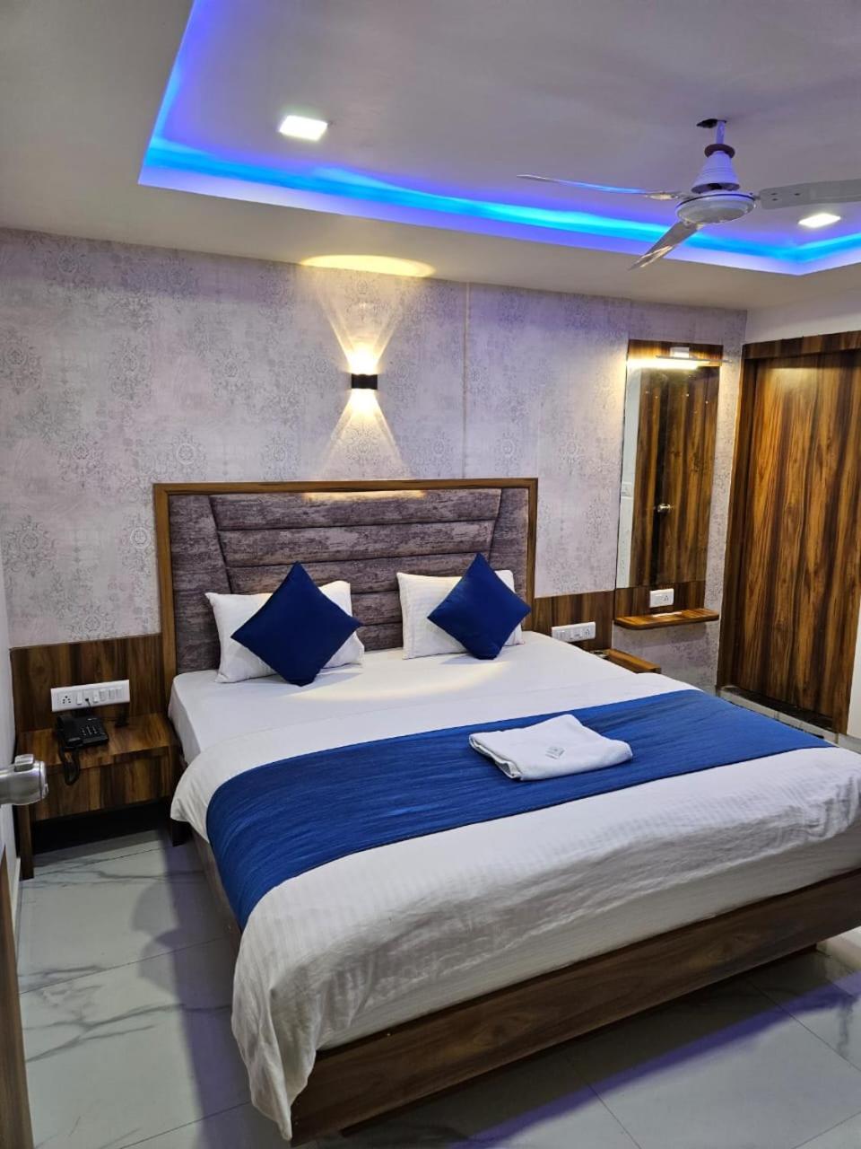 Hotel Ozone,อาเมดาบัด ภายนอก รูปภาพ