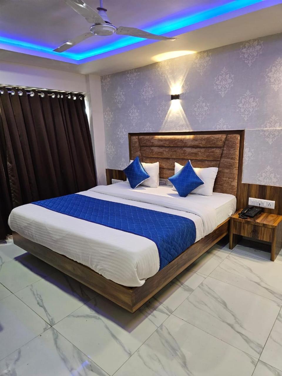 Hotel Ozone,อาเมดาบัด ภายนอก รูปภาพ