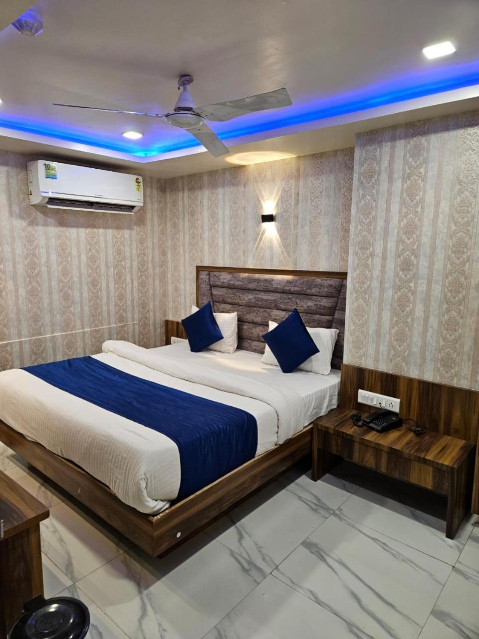 Hotel Ozone,อาเมดาบัด ภายนอก รูปภาพ